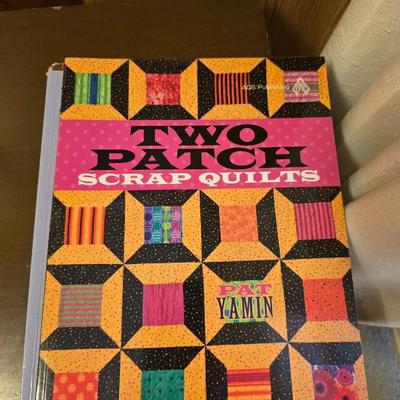 Quilting books - Patchwork quilt - Hand Quilting - Two patch scrap quilts - Quilts in bloom - Shortcuts - Machine quilting booklets