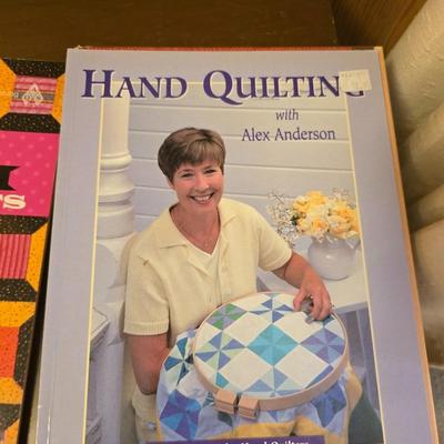 Quilting books - Patchwork quilt - Hand Quilting - Two patch scrap quilts - Quilts in bloom - Shortcuts - Machine quilting booklets