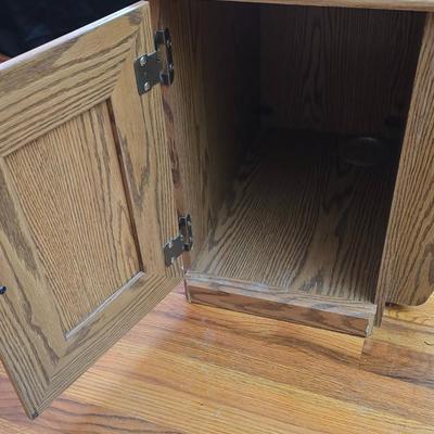 Magazine rack end table with brand new Jensen digital alarm clock and a scented candle