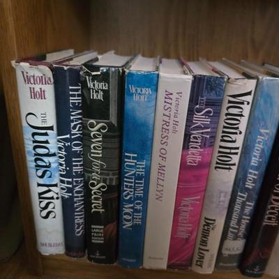 Hardback books - Valley of horses - Judas kiss - Centennial - lots of Silvia Browne and Sandra Brown