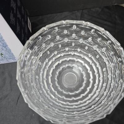 Beautiful new in box Mikasa Palazzo Crystal vase 11.6" tall with nearly matching large bowl