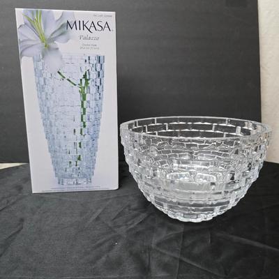 Beautiful new in box Mikasa Palazzo Crystal vase 11.6" tall with nearly matching large bowl