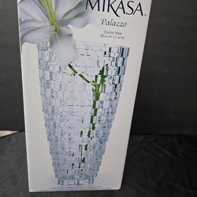 Beautiful new in box Mikasa Palazzo Crystal vase 11.6" tall with nearly matching large bowl