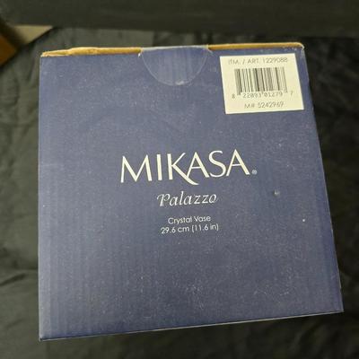 Beautiful new in box Mikasa Palazzo Crystal vase 11.6" tall with nearly matching large bowl