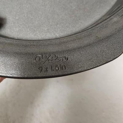 Sale Photo Thumbnail #128: Nice lot of baking pans.