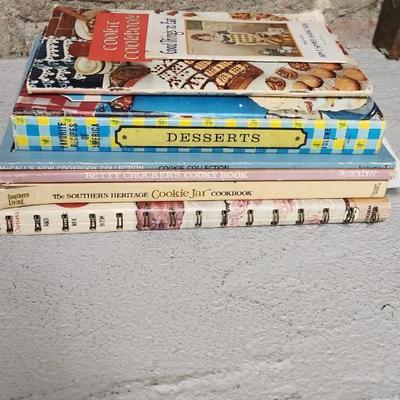 Sale Photo Thumbnail #137: Excellent lot of cookie cookbooks....vintage