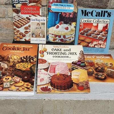 Sale Photo Thumbnail #138: Excellent lot of cookie cookbooks....vintage