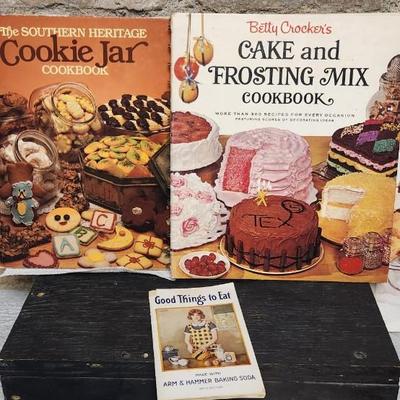 Sale Photo Thumbnail #142: Excellent lot of cookie cookbooks....vintage