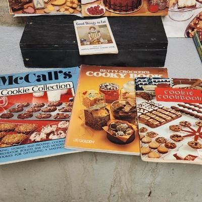 Sale Photo Thumbnail #141: Excellent lot of cookie cookbooks....vintage