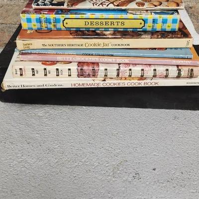 Sale Photo Thumbnail #139: Excellent lot of cookie cookbooks....vintage