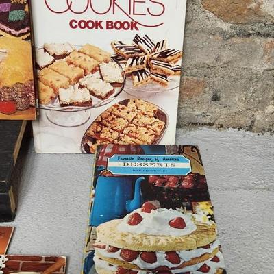 Sale Photo Thumbnail #143: Excellent lot of cookie cookbooks....vintage