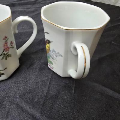 Birdhouse themed metal tea pot with four bird themed mugs - a metal tea pot trivet and a tea strainer
