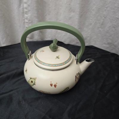 Birdhouse themed metal tea pot with four bird themed mugs - a metal tea pot trivet and a tea strainer