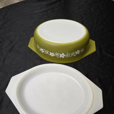1970s Pyrex Spring Blossom Pattern 1.5 Qt Casserole Dish with Cover