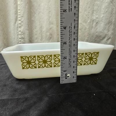 Vintage Green Verde Pyrex 1.5 qt. Casserole Dish with Lid 503-C