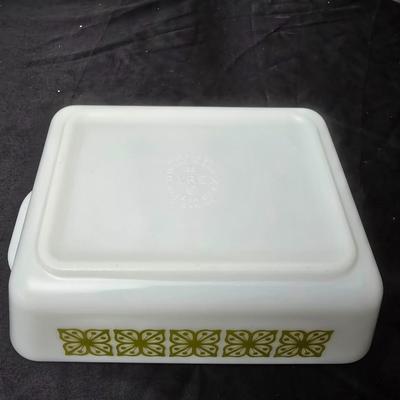 Vintage Green Verde Pyrex 1.5 qt. Casserole Dish with Lid 503-C