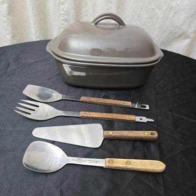 Nice Pampered Chef 3.1 Qt lidded dish with assortment of matching wooden handled utensils