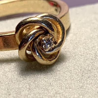 14k Yellow Gold Ring - 4.5 grams size 7