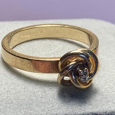 14k Yellow Gold Ring - 4.5 grams size 7