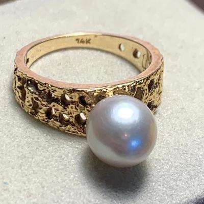 14k Yellow Gold Ring - 3.4 Grams size 4