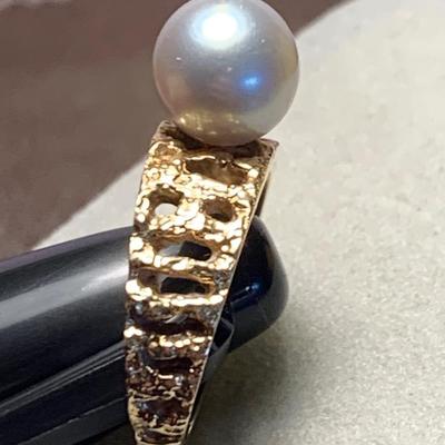 14k Yellow Gold Ring - 3.4 Grams size 4