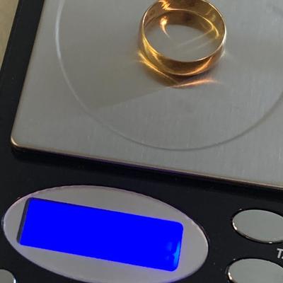 14k Yellow Gold Band / Ring - 4.8 grams size 8.5