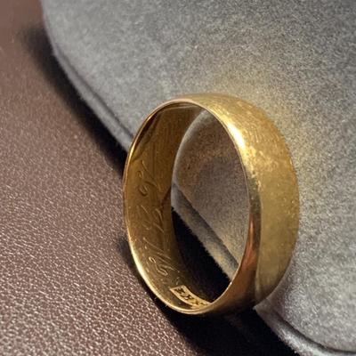 14k Yellow Gold Band / Ring - 4.8 grams size 8.5
