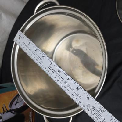 Market Centre utensil set with nice strainer pan