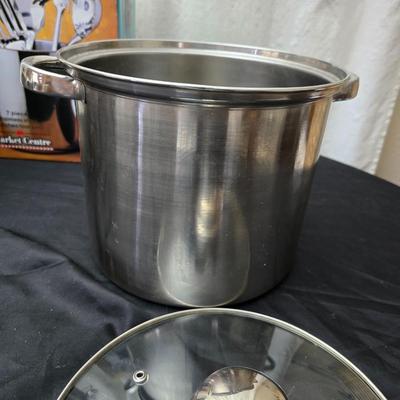 Market Centre utensil set with nice strainer pan