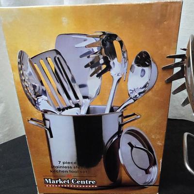 Market Centre utensil set with nice strainer pan