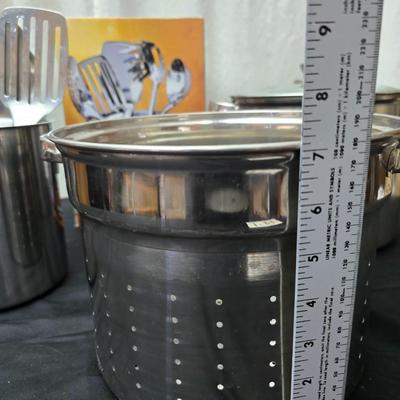 Market Centre utensil set with nice strainer pan
