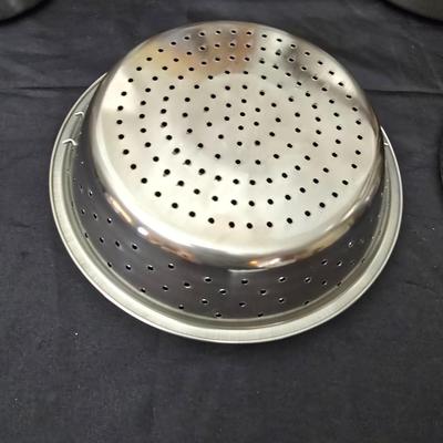 Market Centre utensil set with nice strainer pan