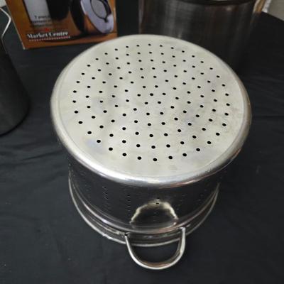Market Centre utensil set with nice strainer pan
