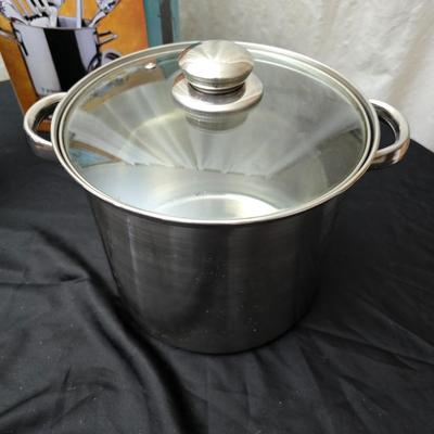 Market Centre utensil set with nice strainer pan