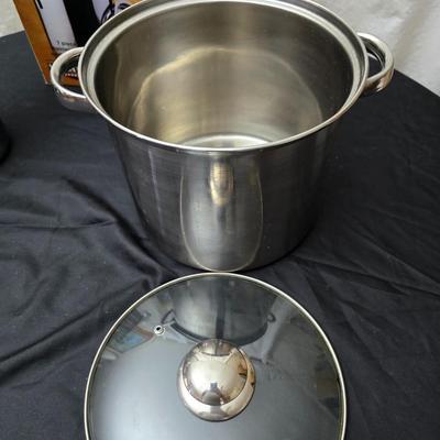 Market Centre utensil set with nice strainer pan