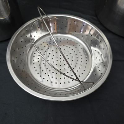 Market Centre utensil set with nice strainer pan