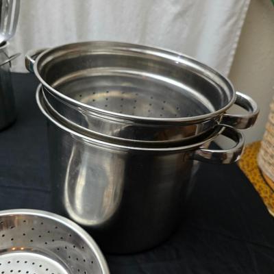 Market Centre utensil set with nice strainer pan