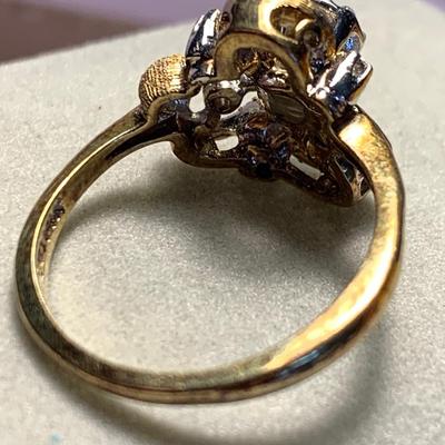 14k Yellow Gold Ring - 4.3 grams size 6