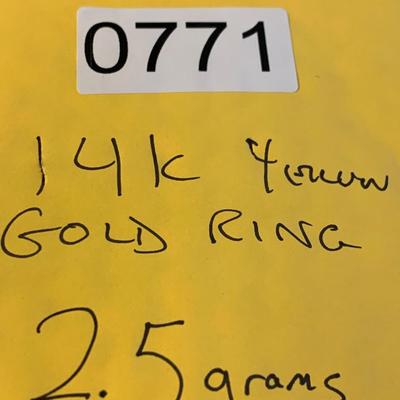14k Yellow Gold Ring - 2.5 grams size 7.5