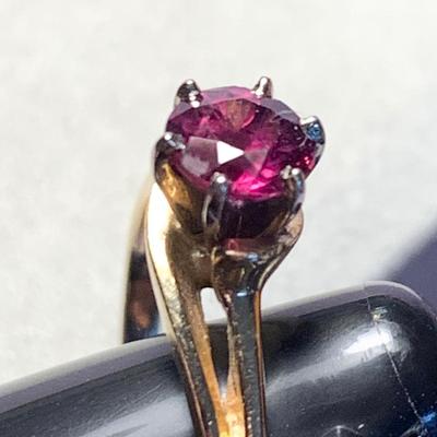 14k Yellow Gold Ring - 2.5 grams size 7.5