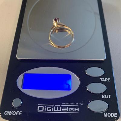 14k Yellow Gold Ring - 2.5 grams size 7.5
