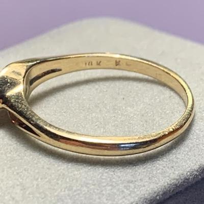 14k Yellow Gold Ring - 2.5 grams size 7.5