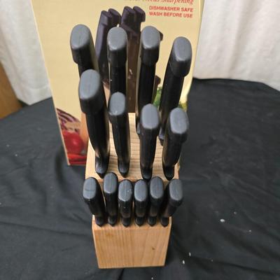 15 piece cutlery set with wood knife block - comes with cutting boards and cheese cutters