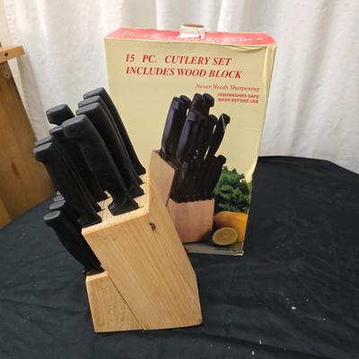 15 piece cutlery set with wood knife block - comes with cutting boards and cheese cutters