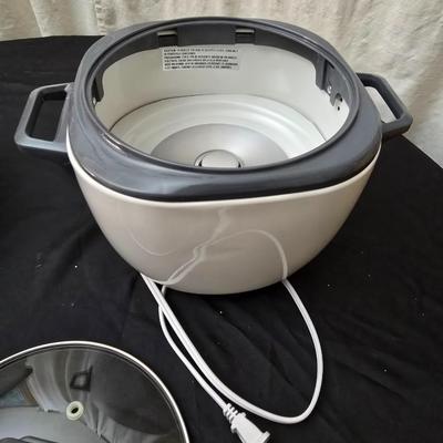 Like new rice cooker with large corning ware dish and some plastic storage containers