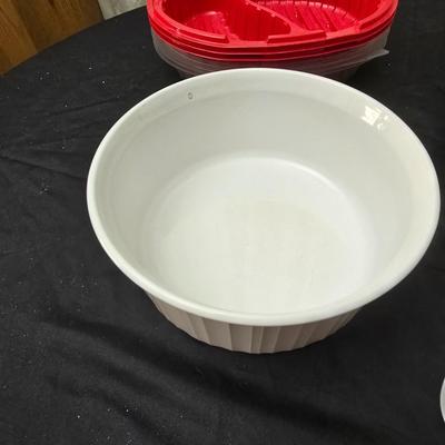 Like new rice cooker with large corning ware dish and some plastic storage containers