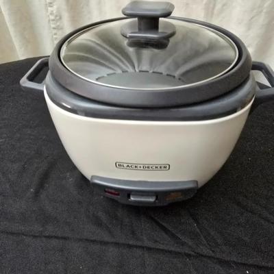 Like new rice cooker with large corning ware dish and some plastic storage containers