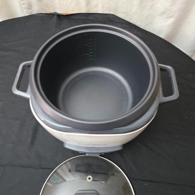 Like new rice cooker with large corning ware dish and some plastic storage containers
