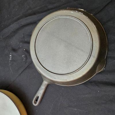 Perfect kitchen accessories for the camper! small coffee pot, cast iron frying pan, water thermos, egg organization and more