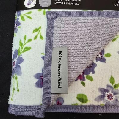 Brand new Kitchen accessories - utensils - Christmas themed oven mitts - table cloth - Drying mat - Kitchen aid silicone oven mitts